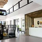 The Cliff Hotel 